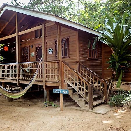 Blue Island Divers Casita Azul Sandy Bay Exterior photo