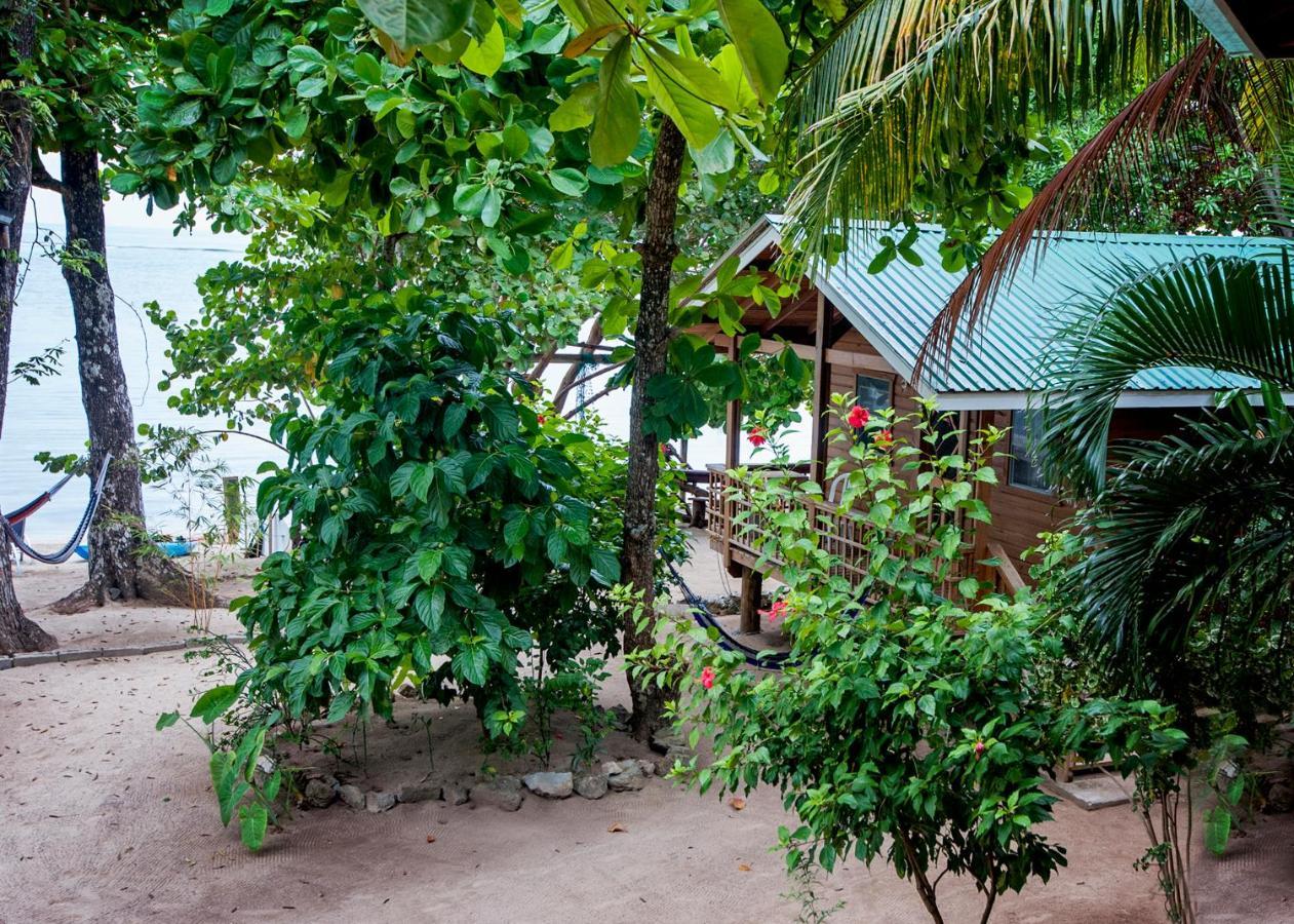 Blue Island Divers Casita Azul Sandy Bay Exterior photo
